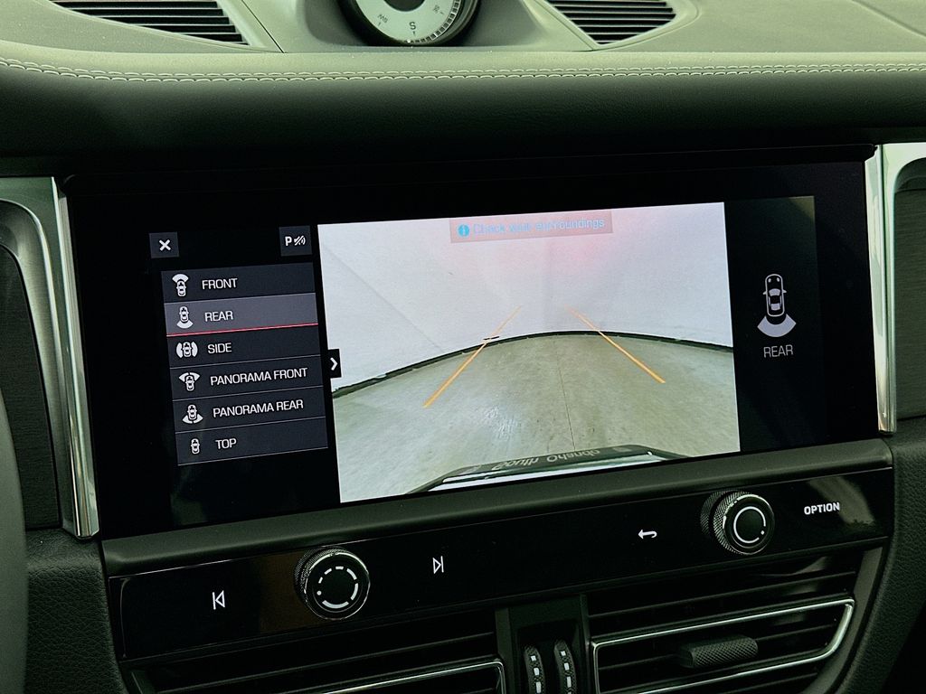 2026 Porsche Macan GTS - Photo 17