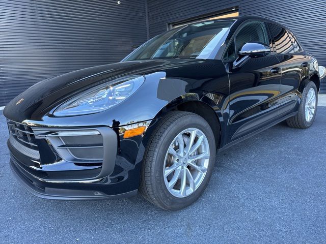 2025 Porsche Macan Base