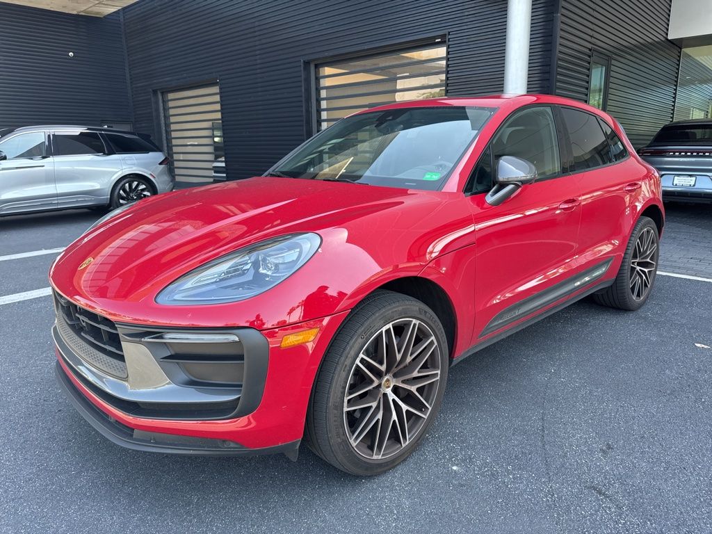2024 Porsche Macan T's photo