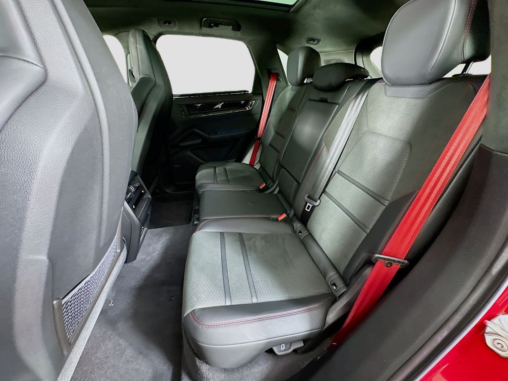 2025 Porsche Cayenne GTS - Photo 24