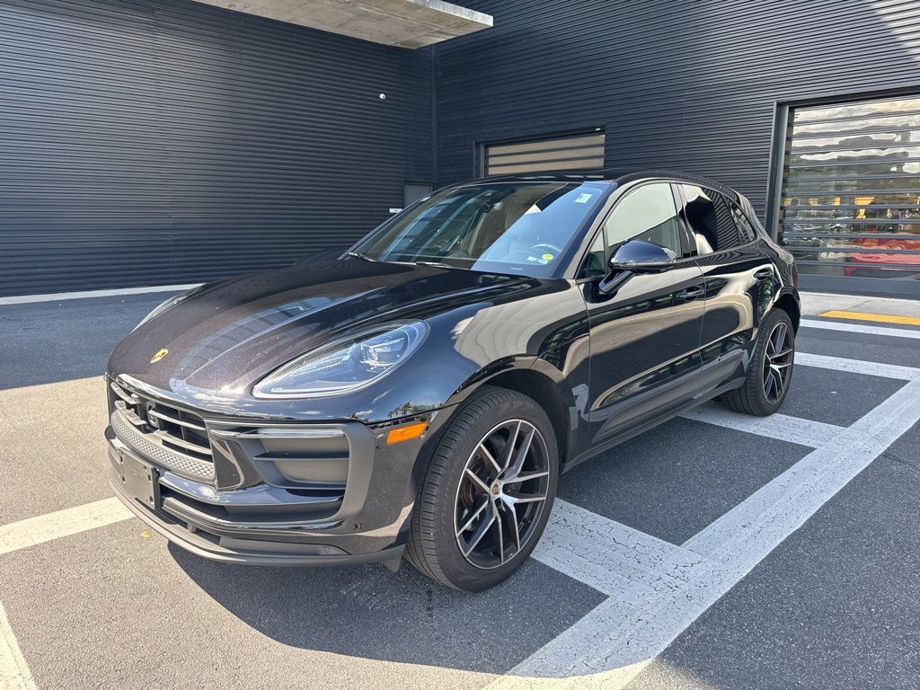 2024 Porsche Macan -'s photo