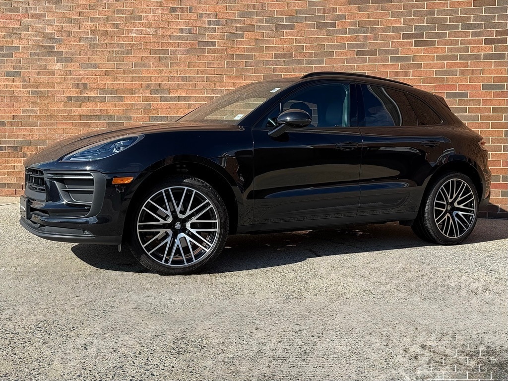 2022 Porsche Macan Base's photo