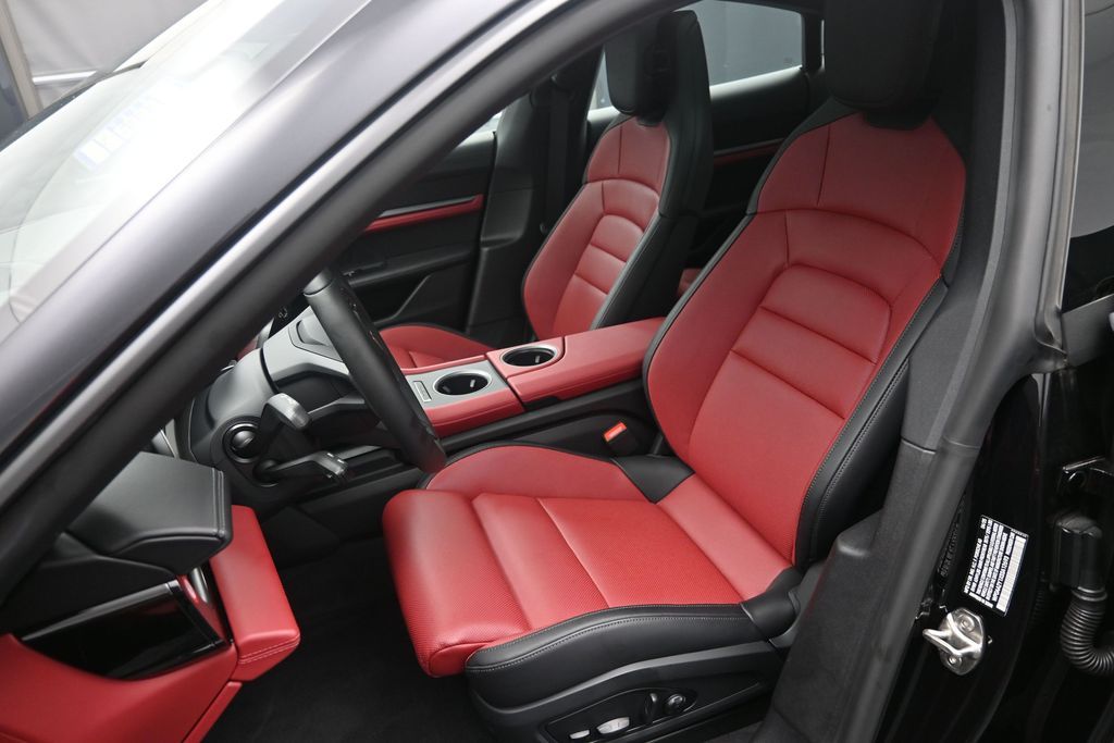 2025 Porsche Taycan Base - Photo 10