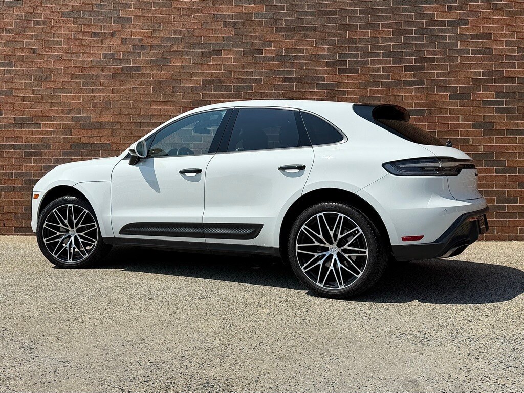 2024 Porsche Macan T photo 3