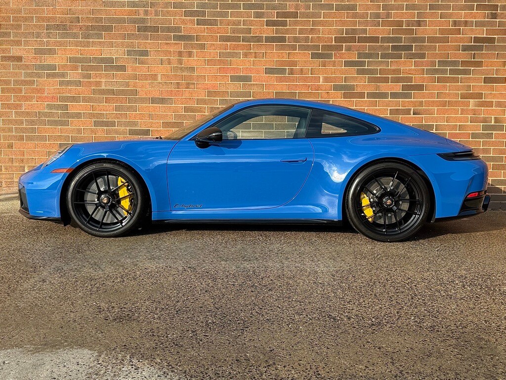 2026 Porsche 911 GTS photo 2