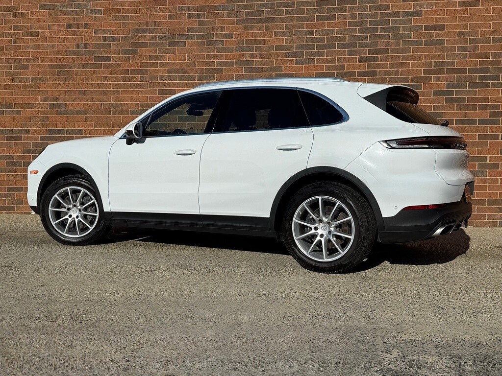 2024 Porsche Cayenne photo 3
