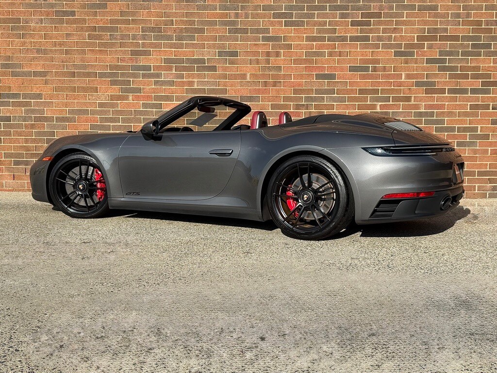 2022 Porsche 911 GTS Cabriolet photo 3