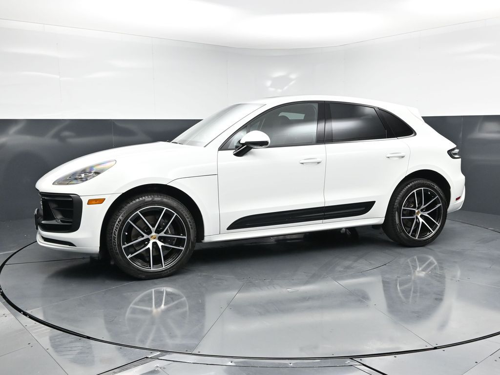 2025 Porsche Macan's photo