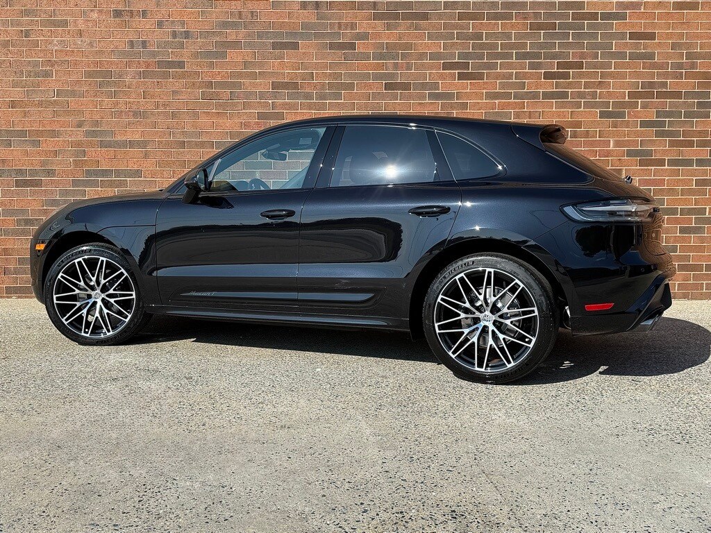 2026 Porsche Macan T photo 3