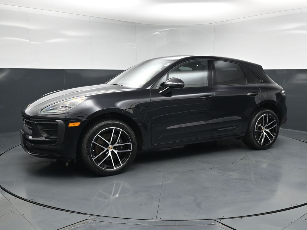 2025 Porsche Macan's photo