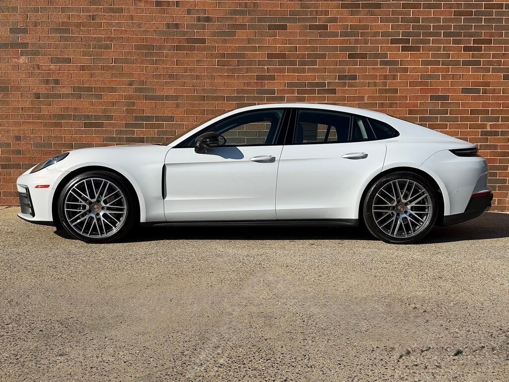 2026 Porsche Panamera 4 photo 2