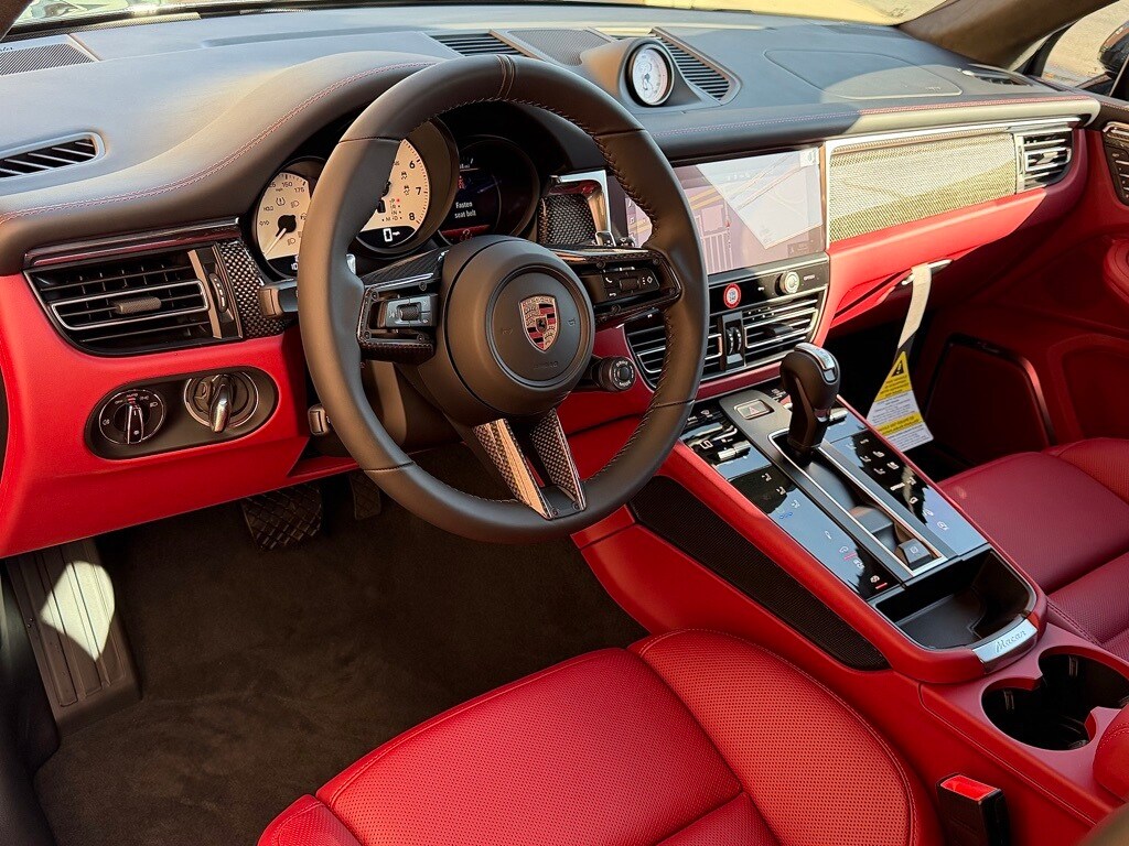 2026 Porsche Macan GTS photo 4