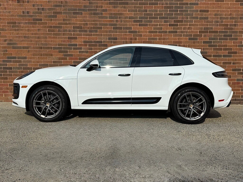 2024 Porsche Macan T photo 2