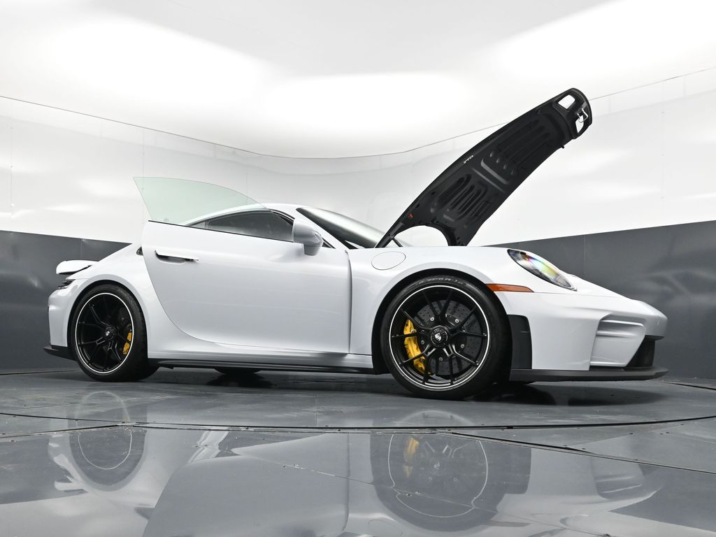 2025 Porsche 911 GT3 - Photo 32