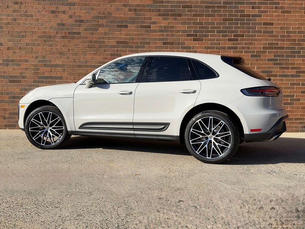 2026 Porsche Macan T photo 2
