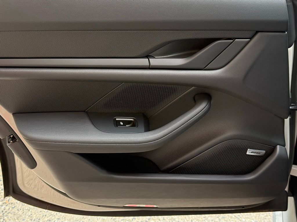 2024 Porsche Taycan Base - Photo 19