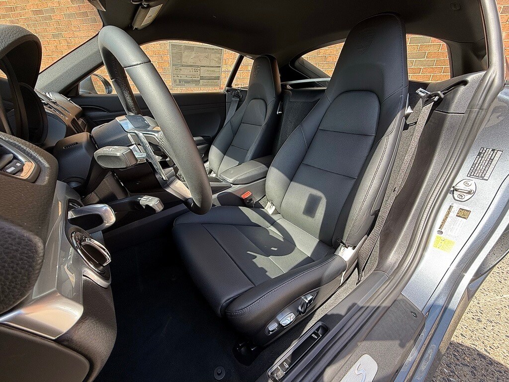 2025 Porsche Cayman S photo 4