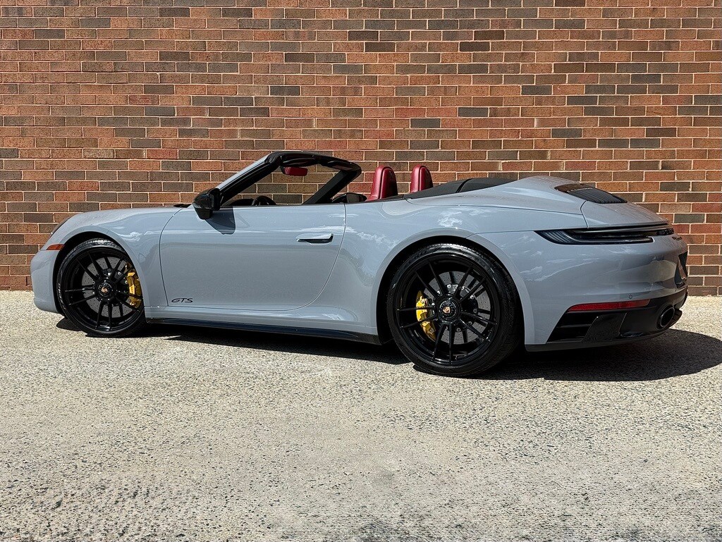2023 Porsche 911 photo 3