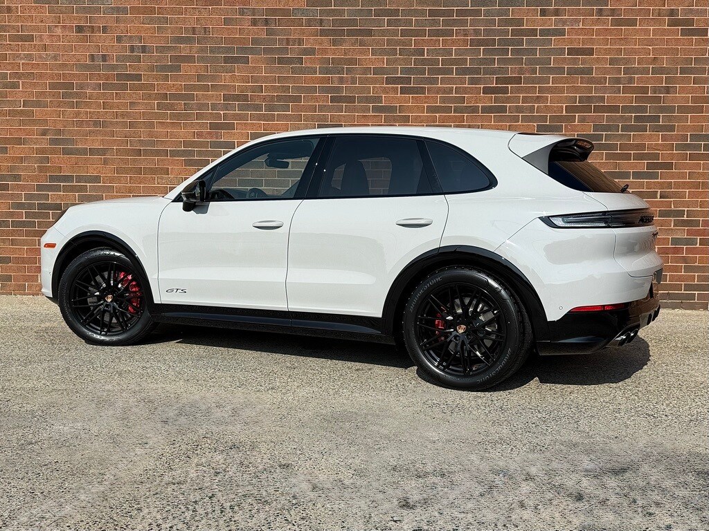 2025 Porsche Cayenne GTS photo 3
