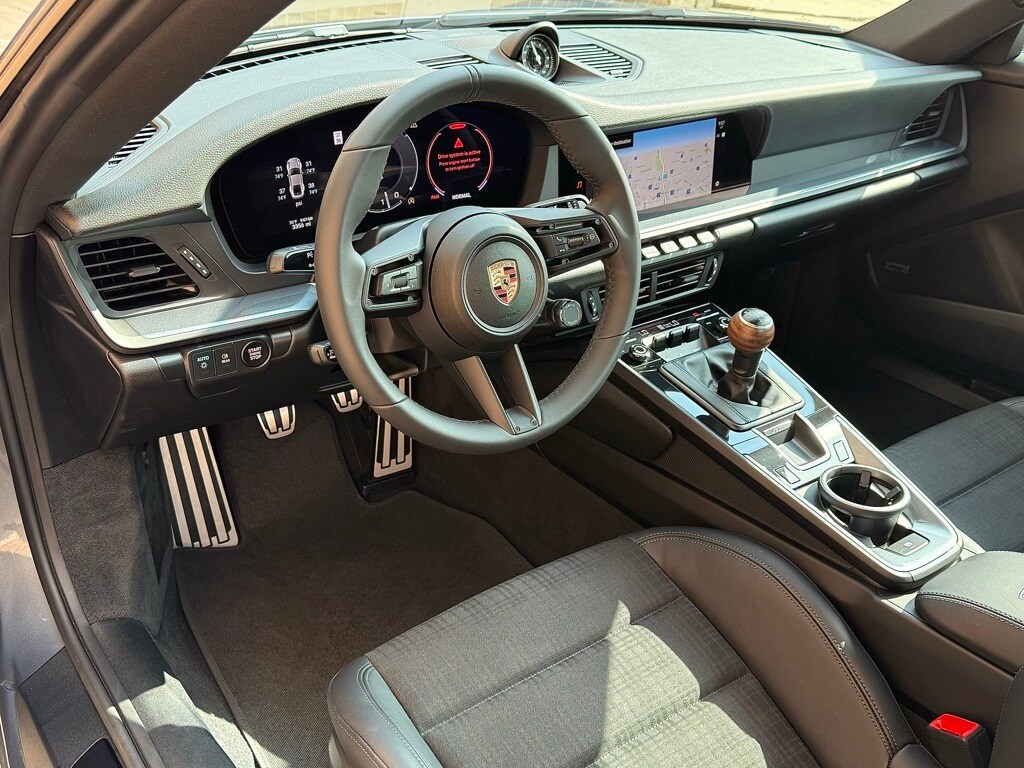 2025 Porsche 911 T photo 4