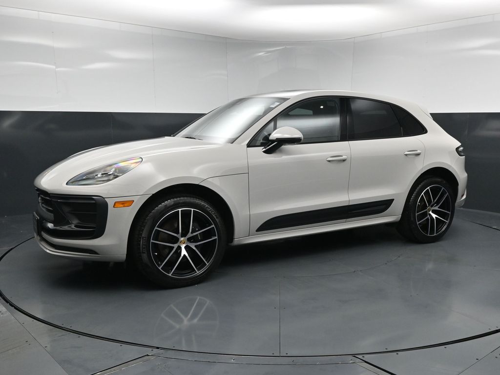2025 Porsche Macan's photo