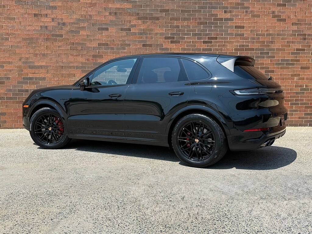 2025 Porsche Cayenne E-Hybrid S photo 3