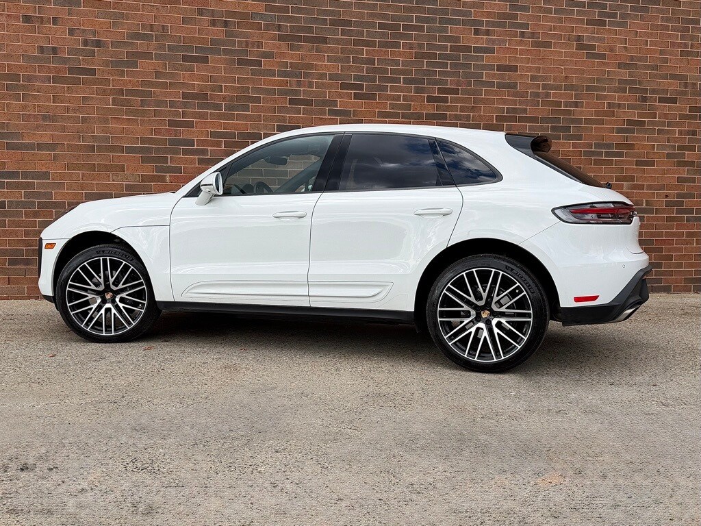 2024 Porsche Macan T photo 3