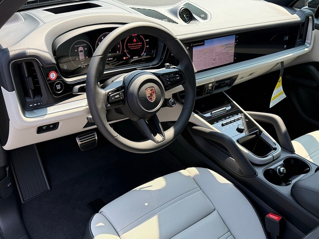 2025 Porsche Cayenne E-Hybrid S photo 4