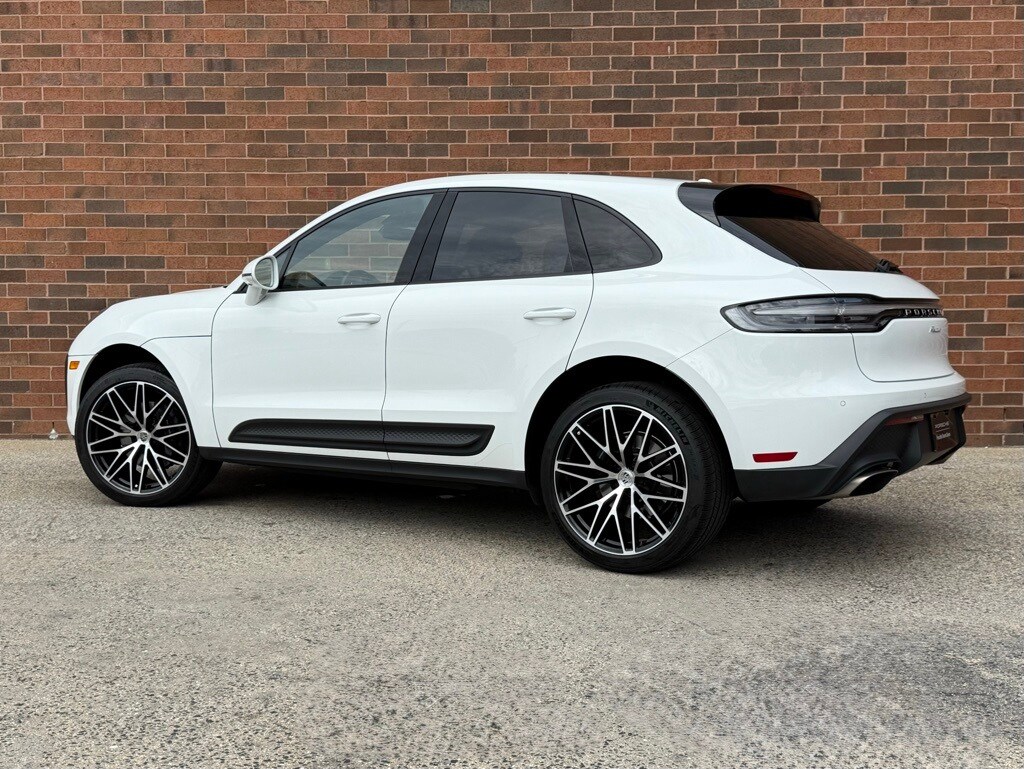 2024 Porsche Macan T photo 3
