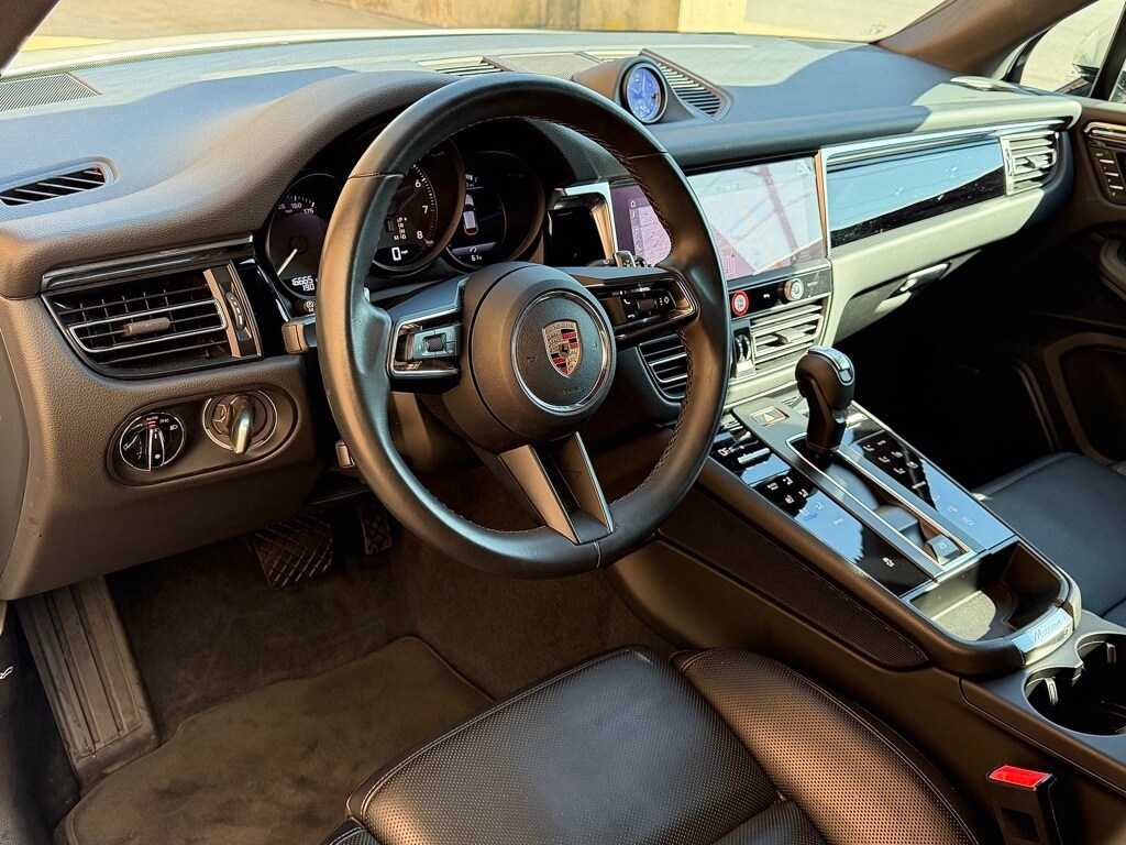 2024 Porsche Macan T photo 4