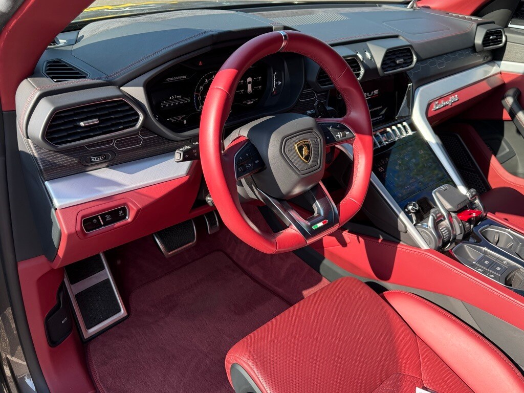 2022 Lamborghini Urus photo 4