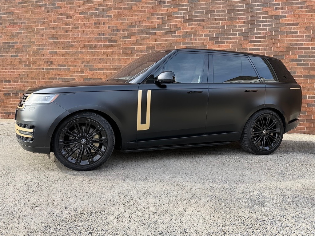 2023 Land Rover Range Rover SE's photo