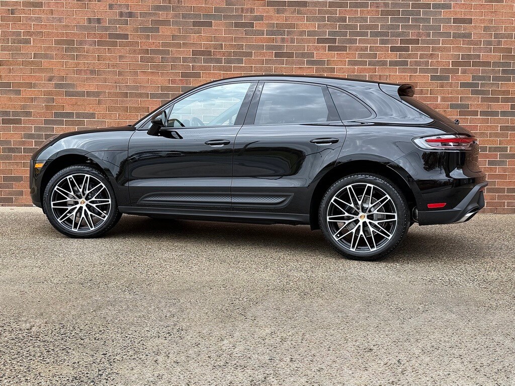 2026 Porsche Macan T photo 3