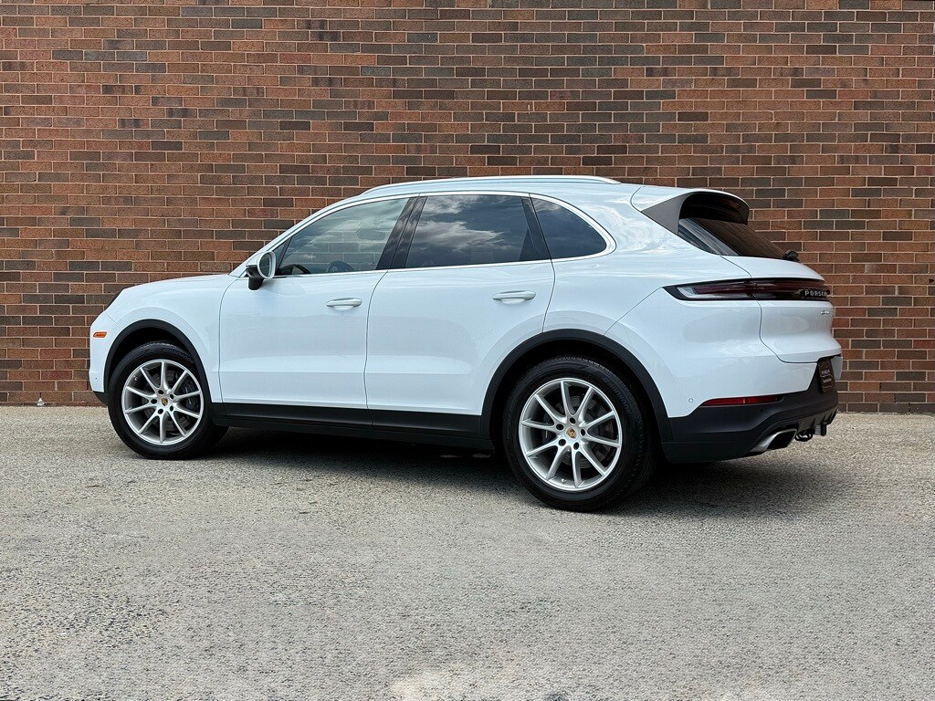 2024 Porsche Cayenne photo 3