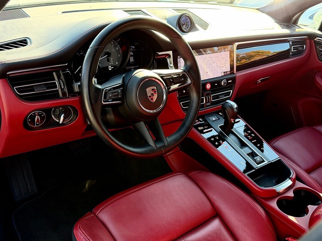 2024 Porsche Macan S photo 4