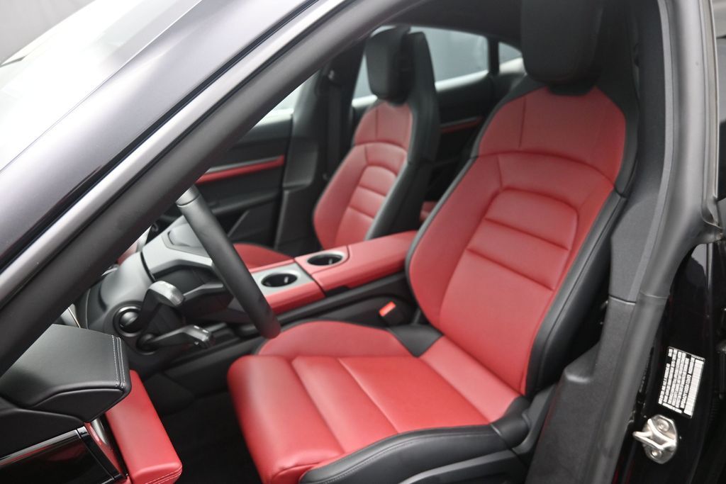 2025 Porsche Taycan Base - Photo 9
