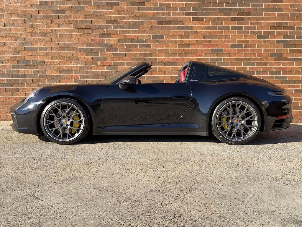 2021 Porsche 911 Targa 4S photo 2