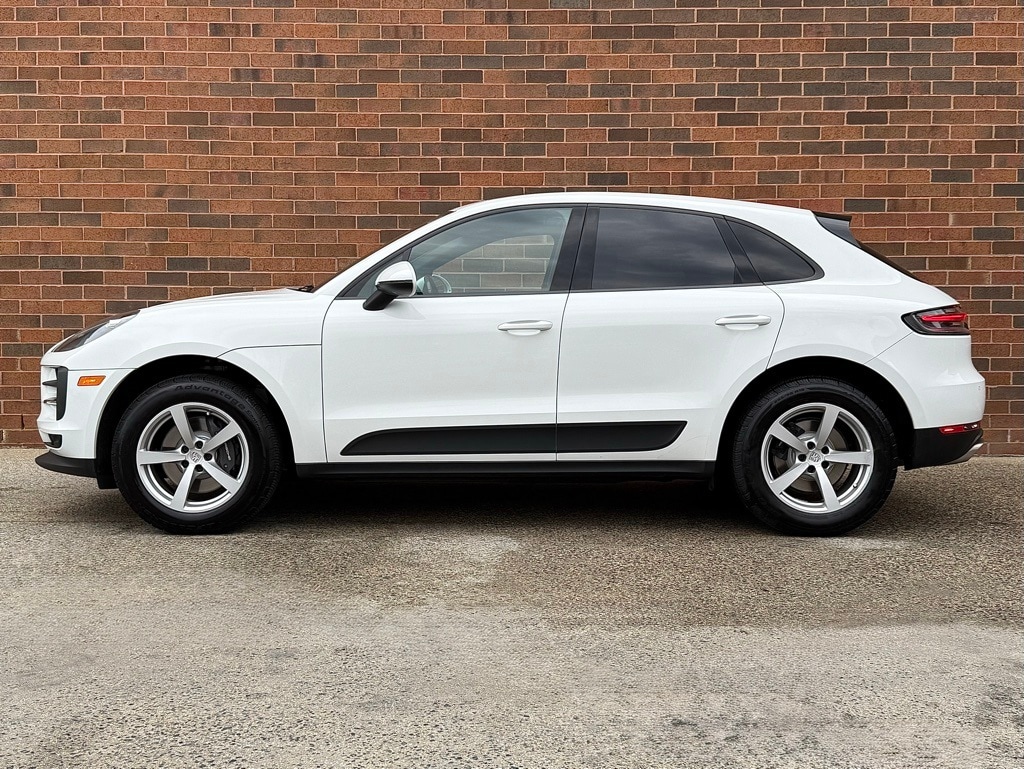 Certified 2021 Porsche Macan Base with VIN WP1AA2A50MLB18124 for sale in Freeport, NY