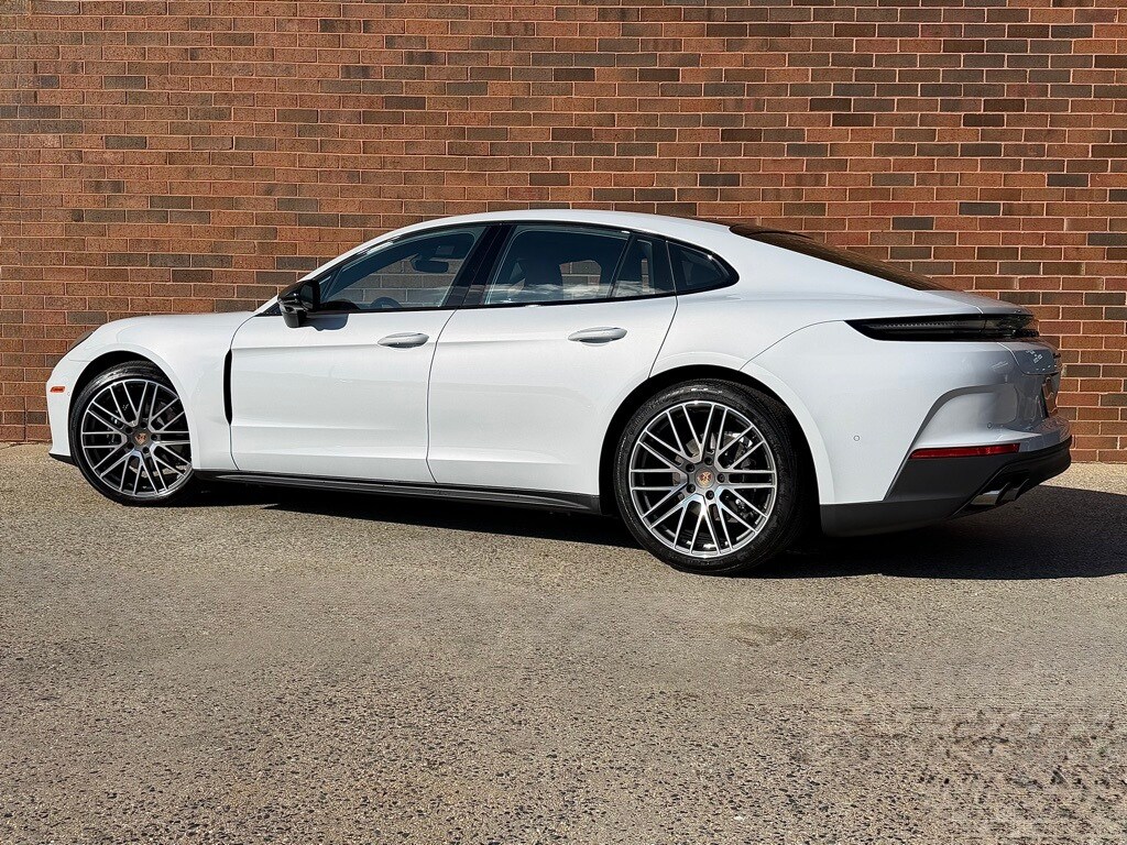 2026 Porsche Panamera 4 photo 3