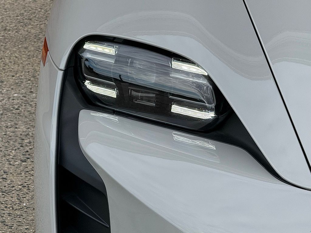 2024 Porsche Taycan Base - Photo 12