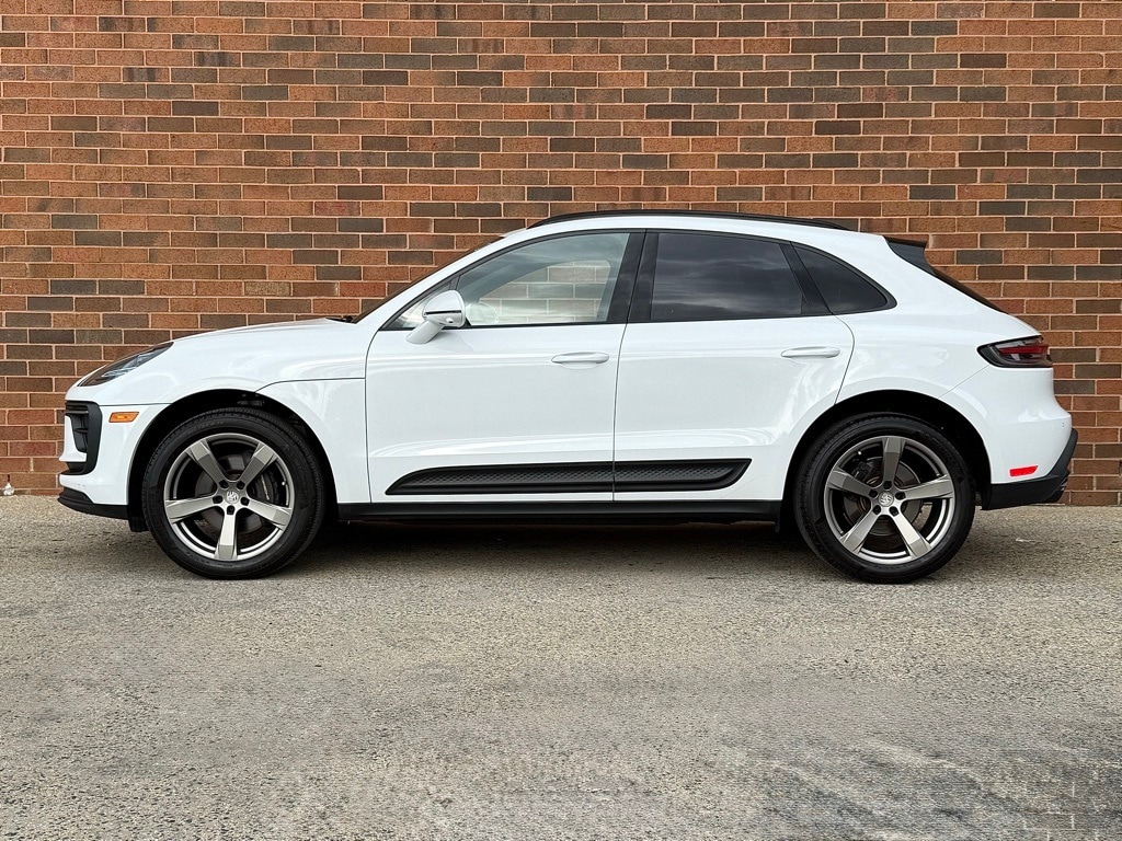 Certified 2024 Porsche Macan Base with VIN WP1AA2A50RLB01931 for sale in Freeport, NY