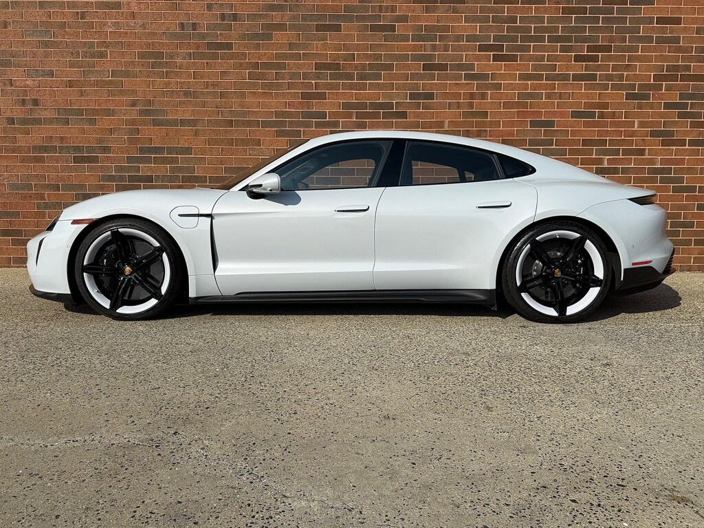 2024 Porsche Taycan Turbo S photo 2