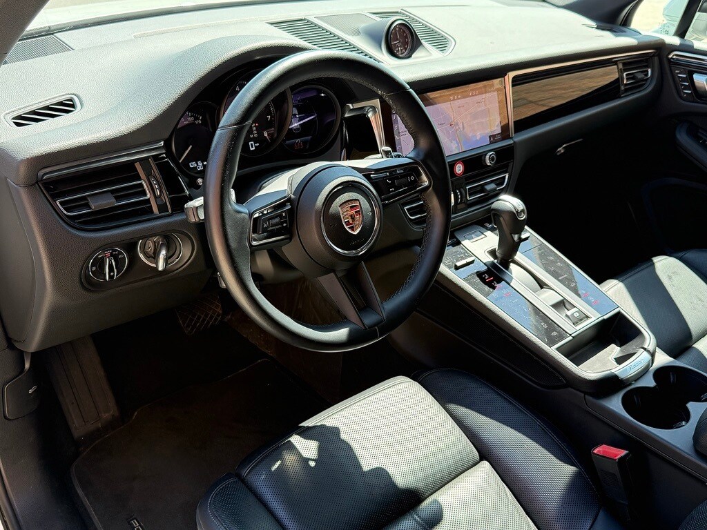 2024 Porsche Macan T photo 4