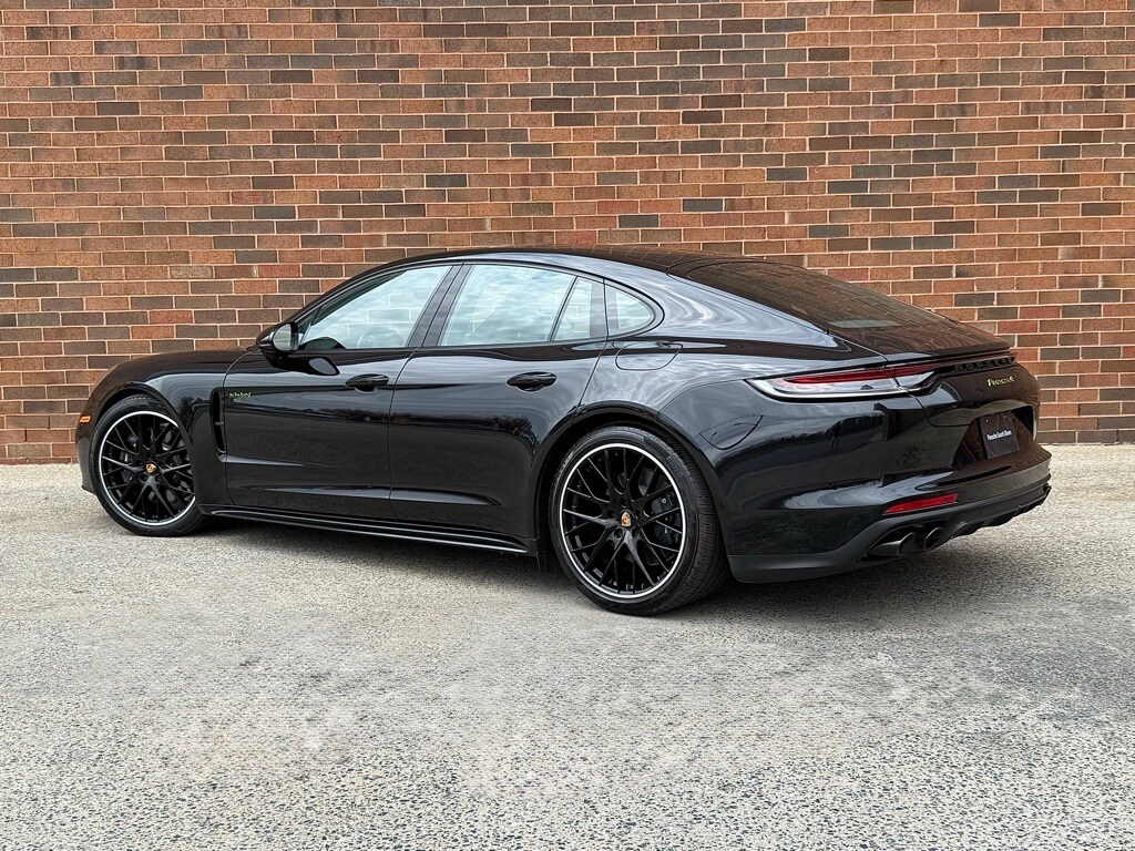 2023 Porsche Panamera E-Hybrid 4 photo 3