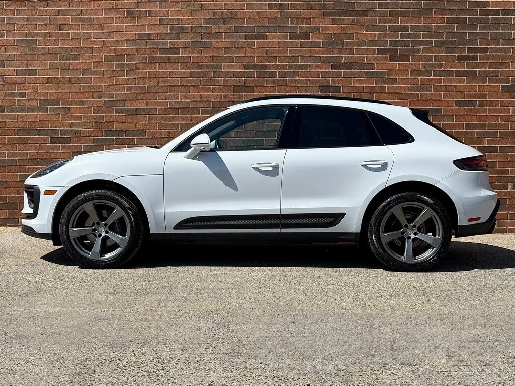 2024 Porsche Macan T photo 2