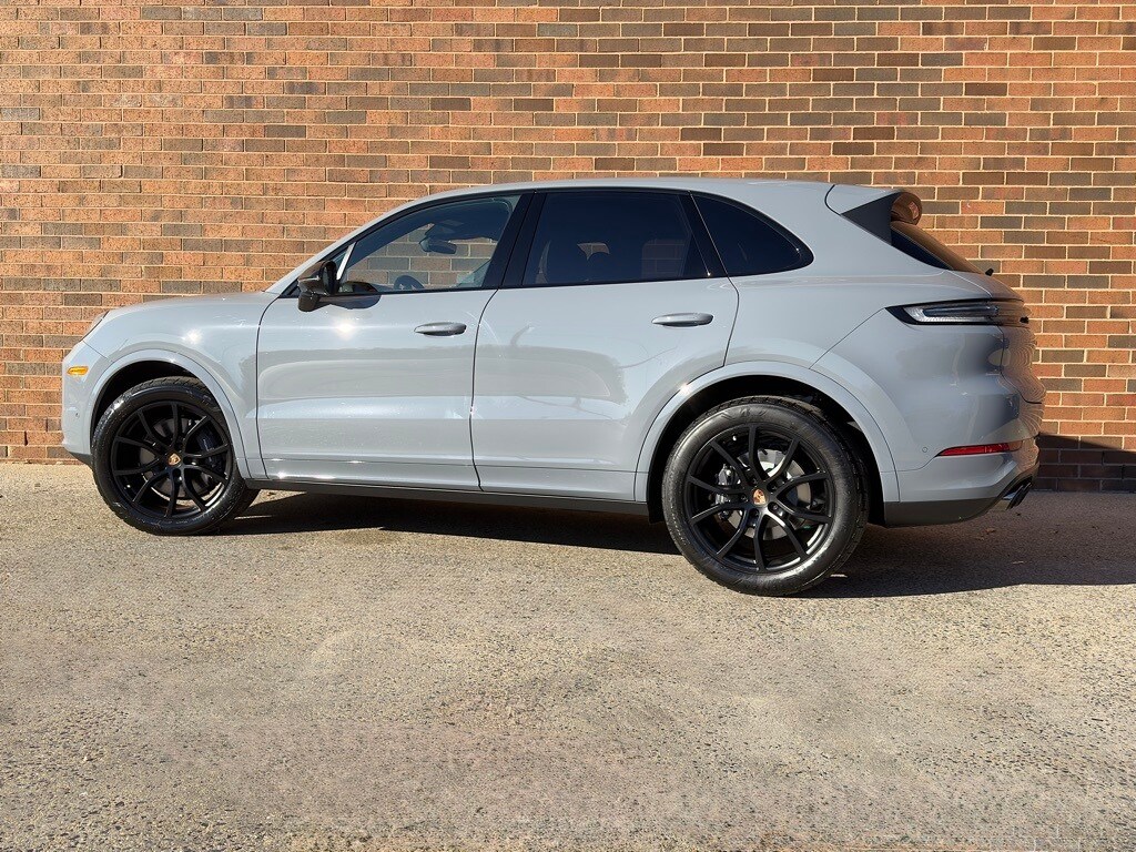 2026 Porsche Cayenne photo 3