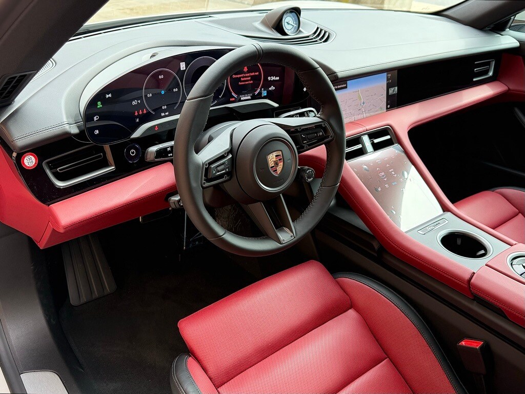 2025 Porsche Taycan Cross Turismo 4S photo 4