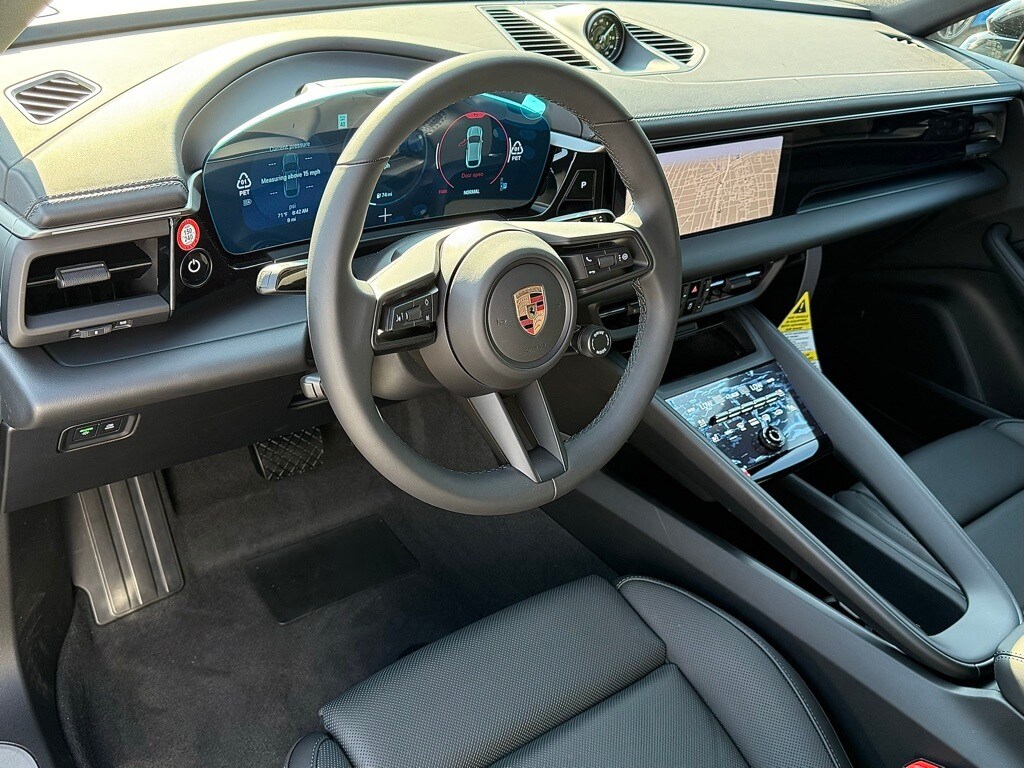 2025 Porsche Macan Electric photo 4