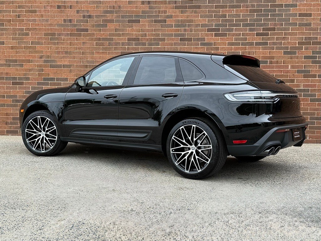2025 Porsche Macan T photo 3