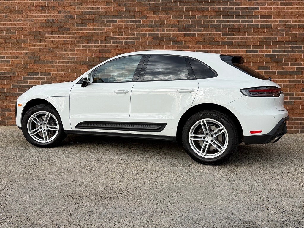 2024 Porsche Macan T photo 3